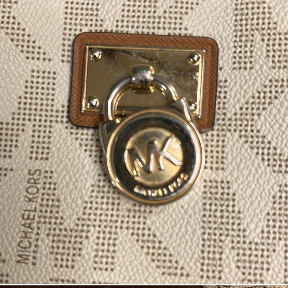 Michael Kors Beige Wallet - Picture 9 of 16